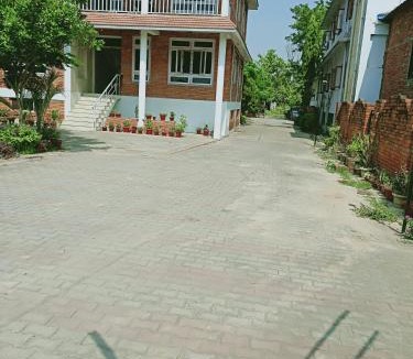 Lumbini House | 行者之家SUNFLOWER