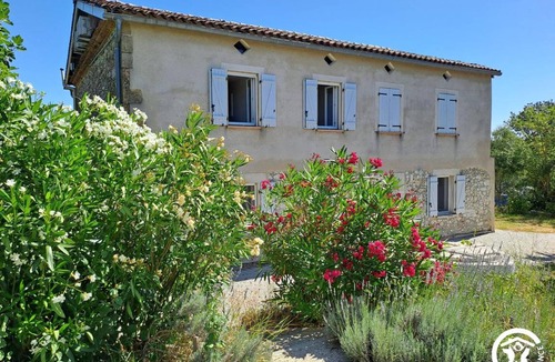 Saint-Germain-des-Pres House | 100 m² Gîte ∙ 3 bedrooms ∙ 6 guests