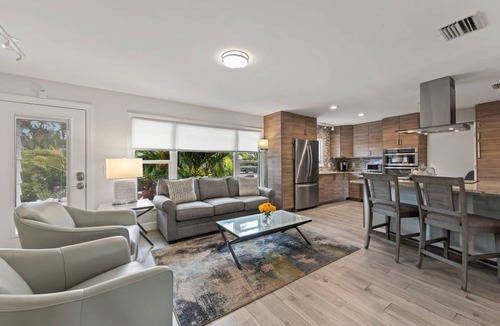 South Poinsettia House | 127 m² House ∙ 3 bedrooms ∙ 10 guests