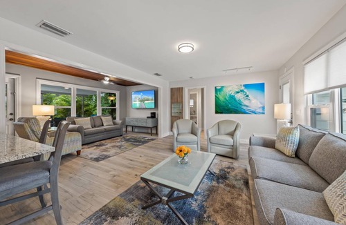 South Poinsettia House | 127 m² House ∙ 3 bedrooms ∙ 10 guests