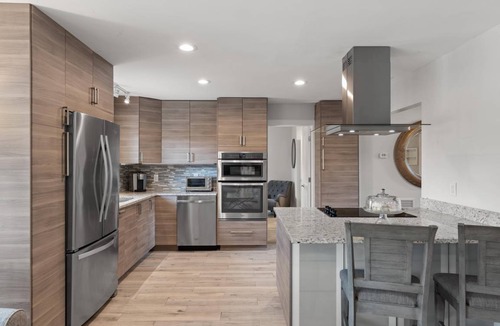 South Poinsettia House | 127 m² House ∙ 3 bedrooms ∙ 10 guests