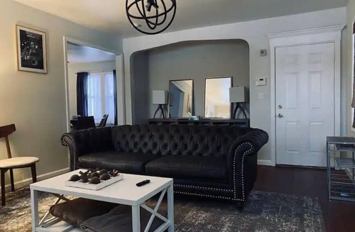 Grand Traverse District Apartment | 2 Bedroom Apartment in Downtown Flint.