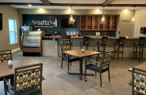 Fenton Apartment | 2-Bedroom apartment in Fenton, MI with Wi-Fi, Fitness Center, & in-unit Laundry!