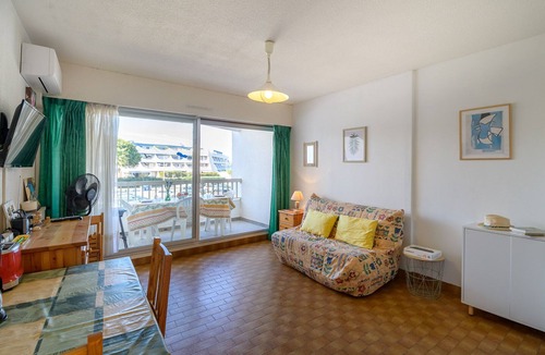 Le Grau-Du-Roi Apartment | 26 m2 studio cabin and 7 m2 loggia in Port Camargue for four people