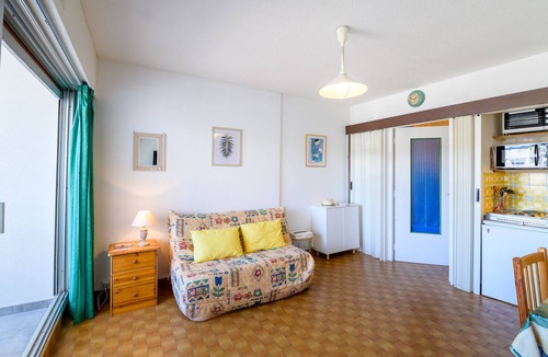 Le Grau-Du-Roi Apartment | 26 m2 studio cabin and 7 m2 loggia in Port Camargue for four people