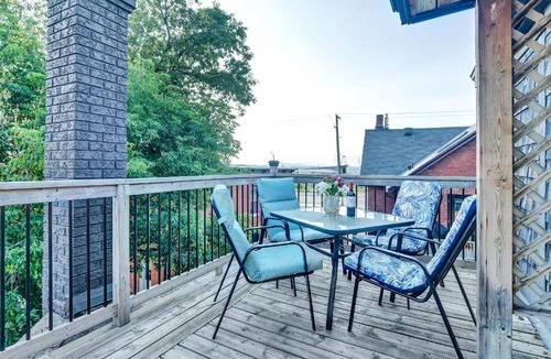 Centretown West Apartment | 2BR Apt with Rooftop Terrace access & Netflix