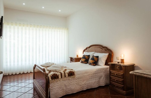 Bouro House | 310 m² House ∙ 5 bedrooms ∙ 10 guests