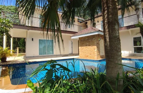 Khuekkhak House | 360 m² House ∙ 4 bedrooms ∙ 12 guests