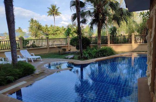 Khuekkhak House | 360 m² House ∙ 4 bedrooms ∙ 12 guests