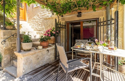Savigny-les-Beaune Bed & Breakfast | 42 m² Bed and breakfast ∙ 1 bedroom ∙ 2 guests