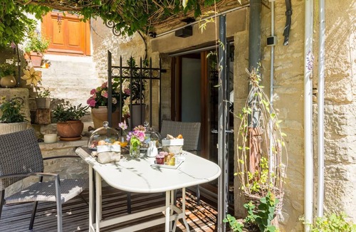 Savigny-les-Beaune Bed & Breakfast | 42 m² Bed and breakfast ∙ 1 bedroom ∙ 2 guests