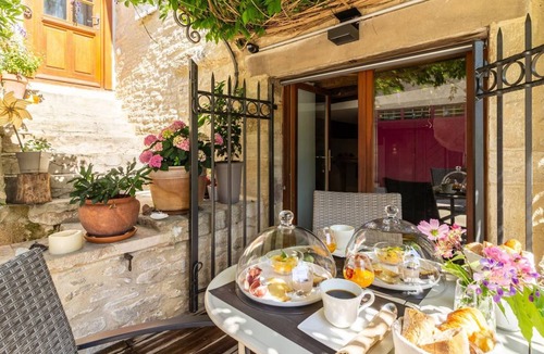 Savigny-les-Beaune Bed & Breakfast | 42 m² Bed and breakfast ∙ 1 bedroom ∙ 2 guests