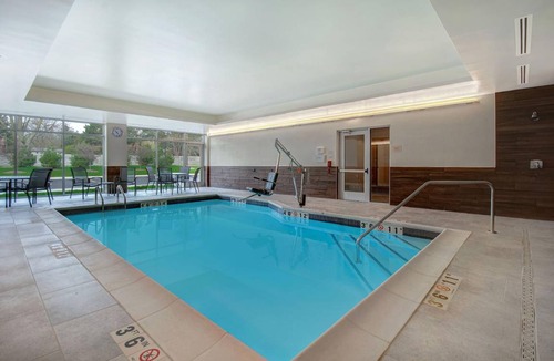 Rochester Hills Hotel | 45 m² Hotel ∙ 127 guests