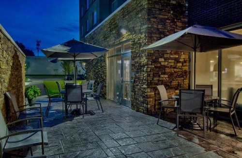 Rochester Hills Hotel | 45 m² Hotel ∙ 127 guests