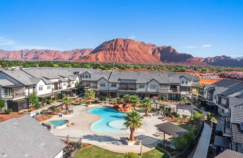 Ivins House | 470 m² House ∙ 8 bedrooms ∙ 29 guests