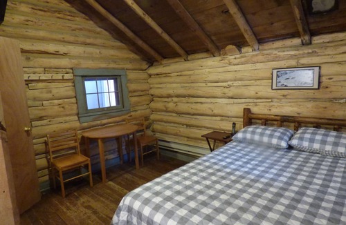 Silver Gate Cabin | Agate's Cabin - A Wolf Crossing Cabin next to Yellowstone National Park