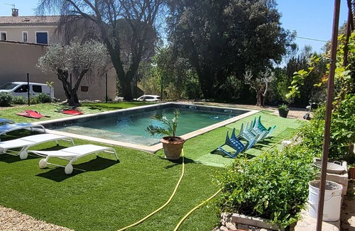 Aubignan Villa | Air-conditioned villa with pool and fence