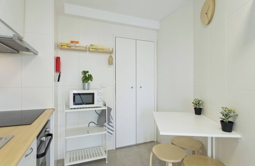 Leixões Apartment | Amazing Comfy Flat w/Balcony by Host Wise