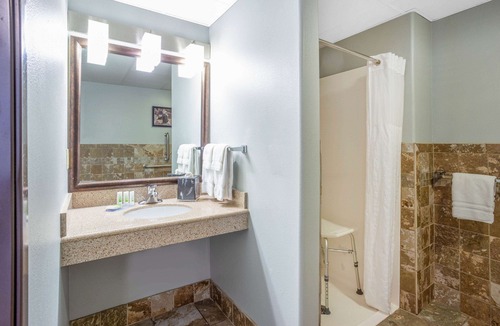 Monona Hotel | AmericInn by Wyndham Madison South