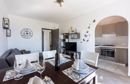 Novi Vinodolski Apartment | Apartment for 4 persons approx. 50 qm in Novi Vinodolski, Kvarner Bay (Crikvenica and the surrounding area)
