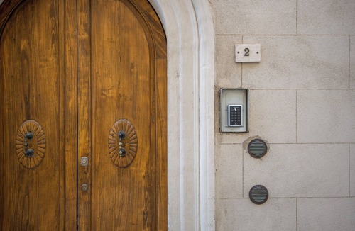 Montepulciano Apartment | Apartment 'Poggiolo' with Lake View & Wi-Fi