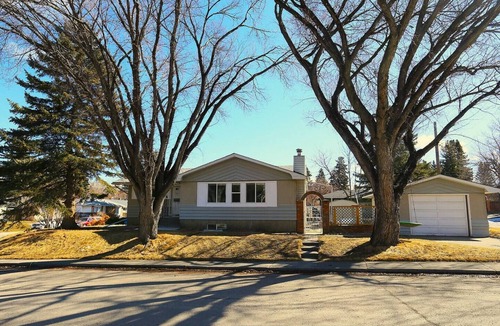 Northwest Calgary House | Banff 70 min| 5 min UofC, DT, Shops, Dining| Patio