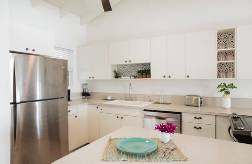 Estate Prosperity West House | Beachfront Home with Screened-In Porch - Near Downtown - Auto On Generator