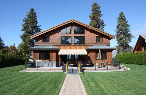 Okanagan-Similkameen House | Beautiful Lakefront Property in Naramata, British Columbia, Canada