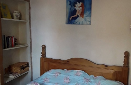 Old Town Bed & Breakfast | Beside Greyfiars Bobby Kirkyard, A Kingsize bed plus private livingrm.