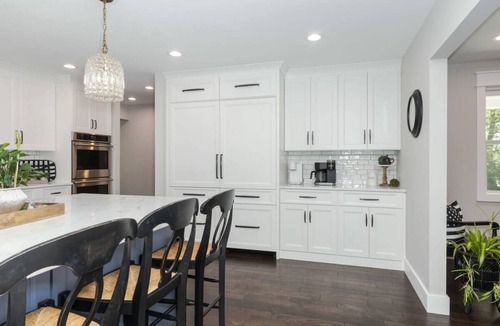 Lawndale House | Bloomington Escape | Luxury Stay for 16 Guests