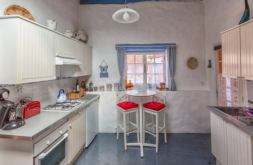 Meyrals Cottage | BUTTERFLY Cottage - Cosy Romantic Cottage in a calm hamlet, heated pool, gym