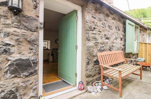 Banff Cottage | Cabin ∙ 2 bedrooms ∙ 4 guests