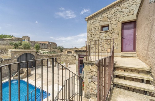 Els Plans de Sio House | Cal Maso with Whirlpool, adapted accommodation in a rural and quiet environment