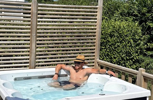 Fouesnant House | Camping maeva Escapades Kersentic * - Mobile Home Garden Side 3 Rooms 4 People + Jacuzzi + TV