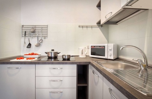 Bardolino Apartment | CASA GIRASOLE - for 4 people (plus baby crib), only 100 meters from the lake, parking inclusive