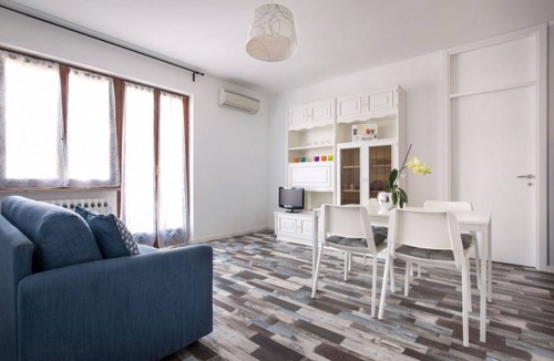 Bardolino Apartment | CASA GIRASOLE - for 4 people (plus baby crib), only 100 meters from the lake, parking inclusive