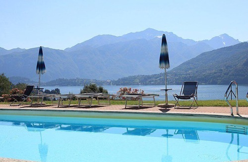 Azzano House | Casa Panorama Otto: A bright and cheerful apartment situated at a short distance from the shores of Lake Como, with Free WI-FI.