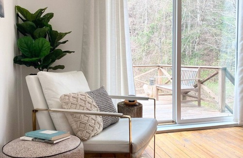 Phoenicia Cabin | Catskills Cabin with Hot Tub near Hiking