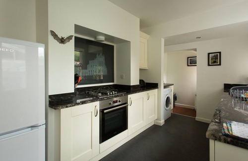 West Cliff House | Central, comfortable, spacious period house 8 + cot, 5 bed/3 bath, free parking
