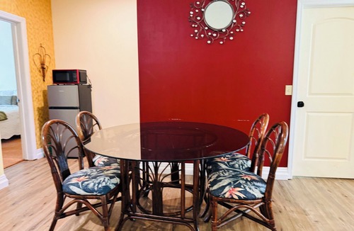 Hakalau Apartment | Charming & Comfy Oceanfront Gem views -Balcony
