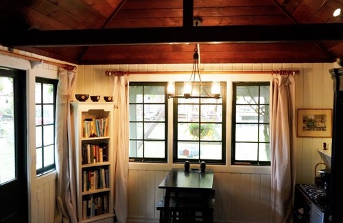 Moscow Cottage | Charming Fort Russell Carriage House - 5 blocks from downtown