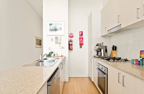 Forest Lodge Apartment | Charming Modern Apartment with City Views