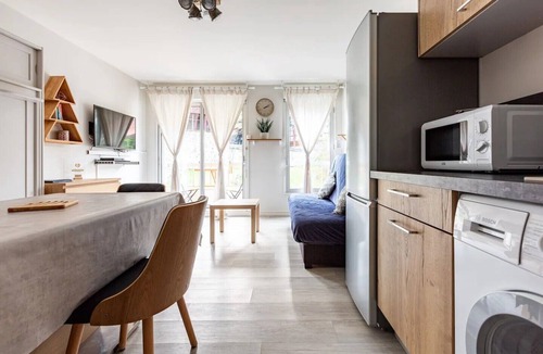 Cauterets Apartment | Charming studio - balcony - facing the cable car - WIFI