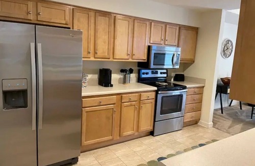 Williamsburg House | Cheerful 2 bedroom townhouse with fireplace