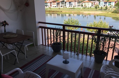 Ciboure Apartment | CIBOURE-Socoa Plage Très beau T1Bis Tout Rénové avec Grande Terrasse sur Rivière