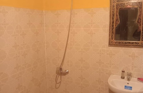 Ait Benhaddou Bed & Breakfast | Comfort room with bathroom