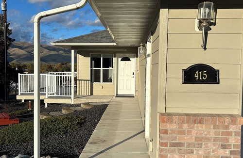 Lewiston House | Comfort Style Home in Beautiful Lewiston, Idaho! Centrally Located, Pet Friendly