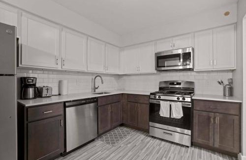 Rochester Hills Apartment | Comfy 2BR 2BA unit in Prime Location
