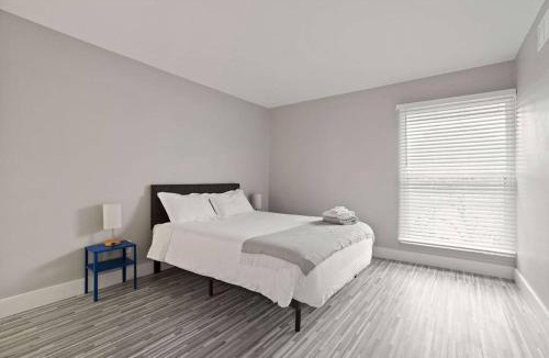 Rochester Hills Apartment | Comfy 2BR 2BA unit in Prime Location