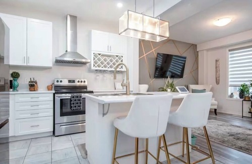 Woodstock House | Comfy 3bed Woodstock Escape Upper Level home with 2nd floor Living Room,AC +more